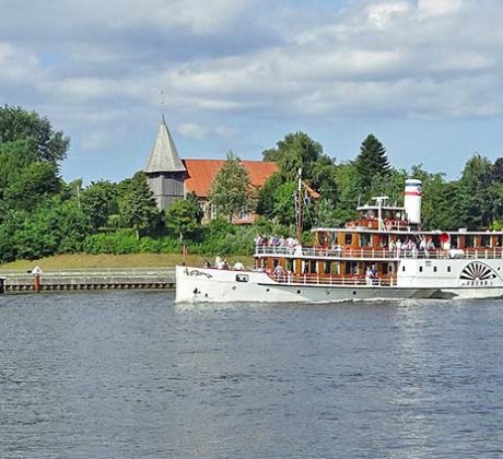 Ferrienwohnungen und Raddampfer Nord-Ostsee-Kanal